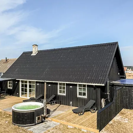 2 Bedroom Stunning In Harboore Holiday home Harboor
