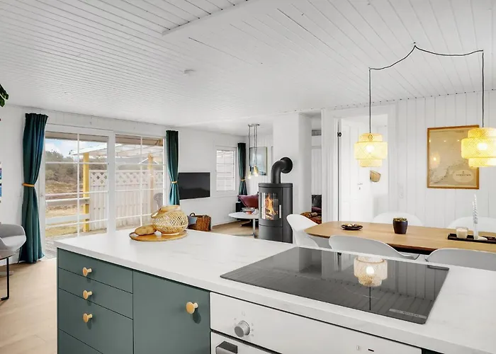2 Bedroom Stunning In Harboore Harboor